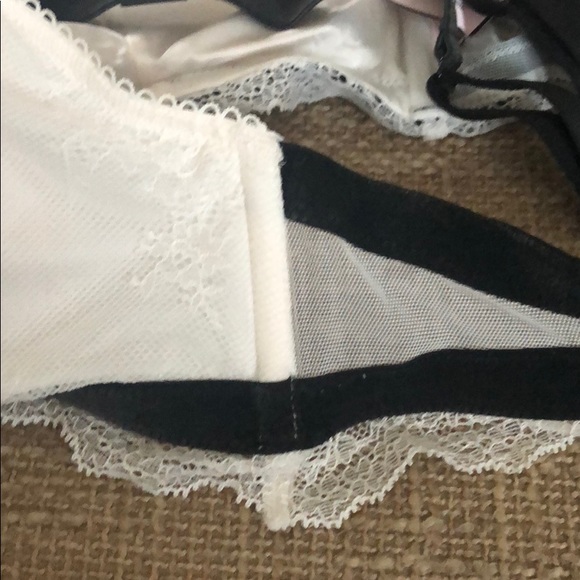 Victoria’s Secret lace and velvet bralette small - Picture 3 of 7
